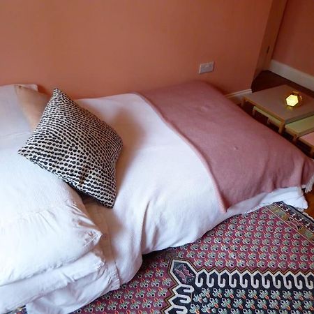 Stylish And Colourful Flat Minutes From The Beach Margate Bagian luar foto