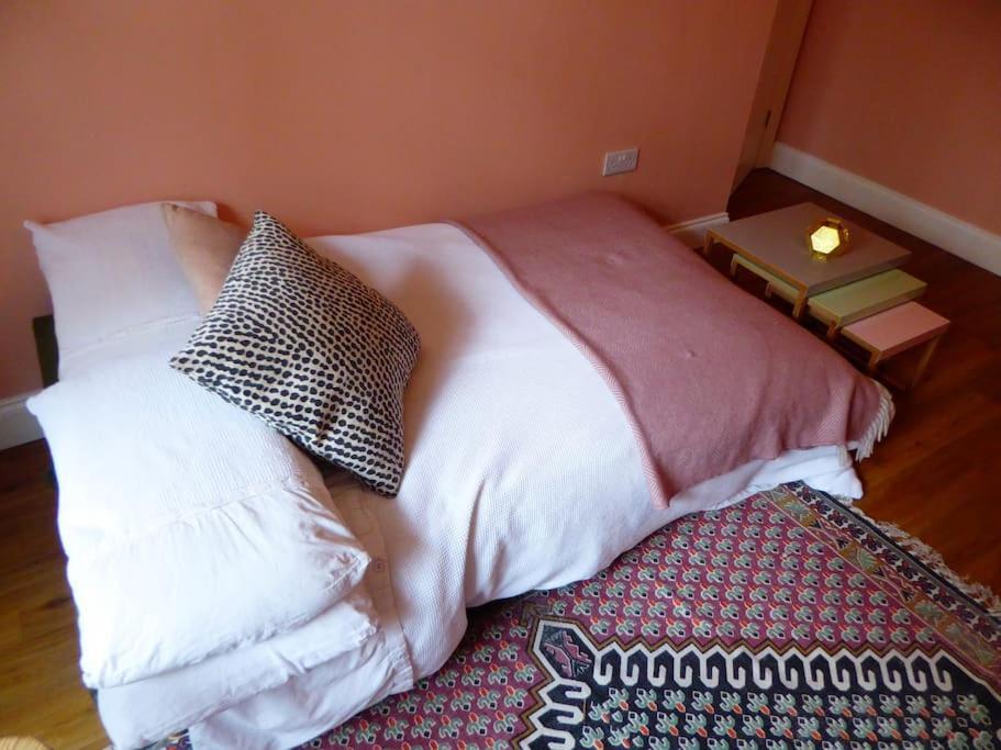 Stylish And Colourful Flat Minutes From The Beach Margate Bagian luar foto